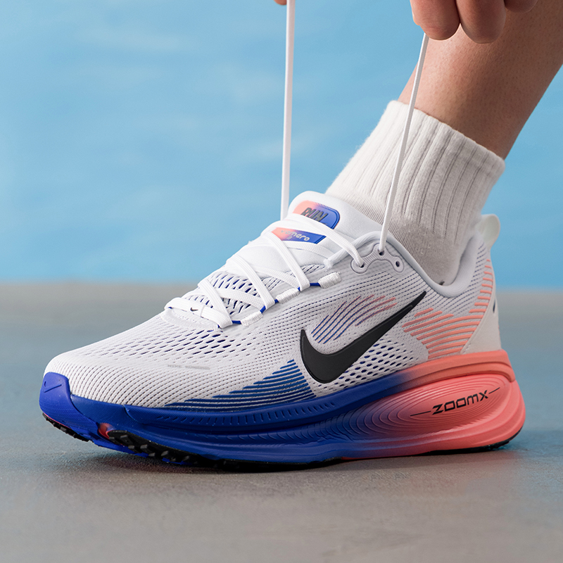 NIKE VOMERO 18 HM6803-114 Herr – Lightweight Road Running Shoes Bewertung und Preis